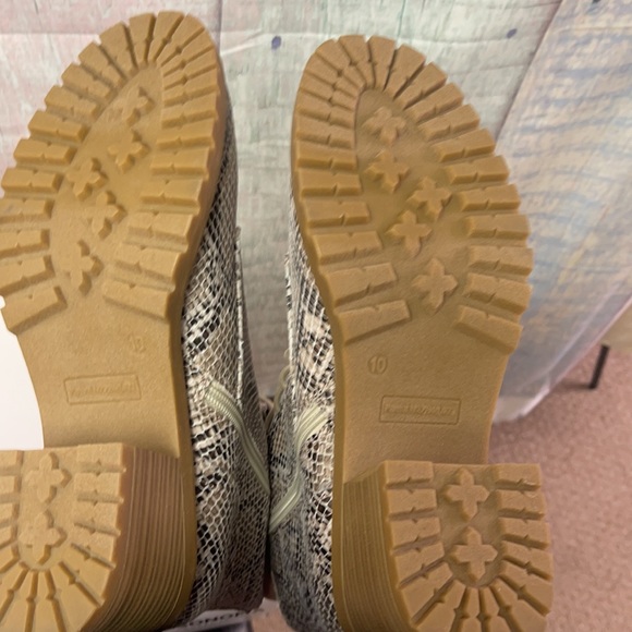 - Brand new Woman’s High Heeled Boots. - Picture 10 of 16